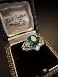 Anello  con  Smeraldo  e  Diamanti 